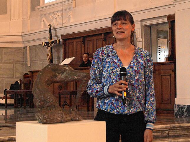 In der Herrischrieder Pfarrkirche stellte Julia Schleicher ihre fünfteilige Figurengruppe aus.