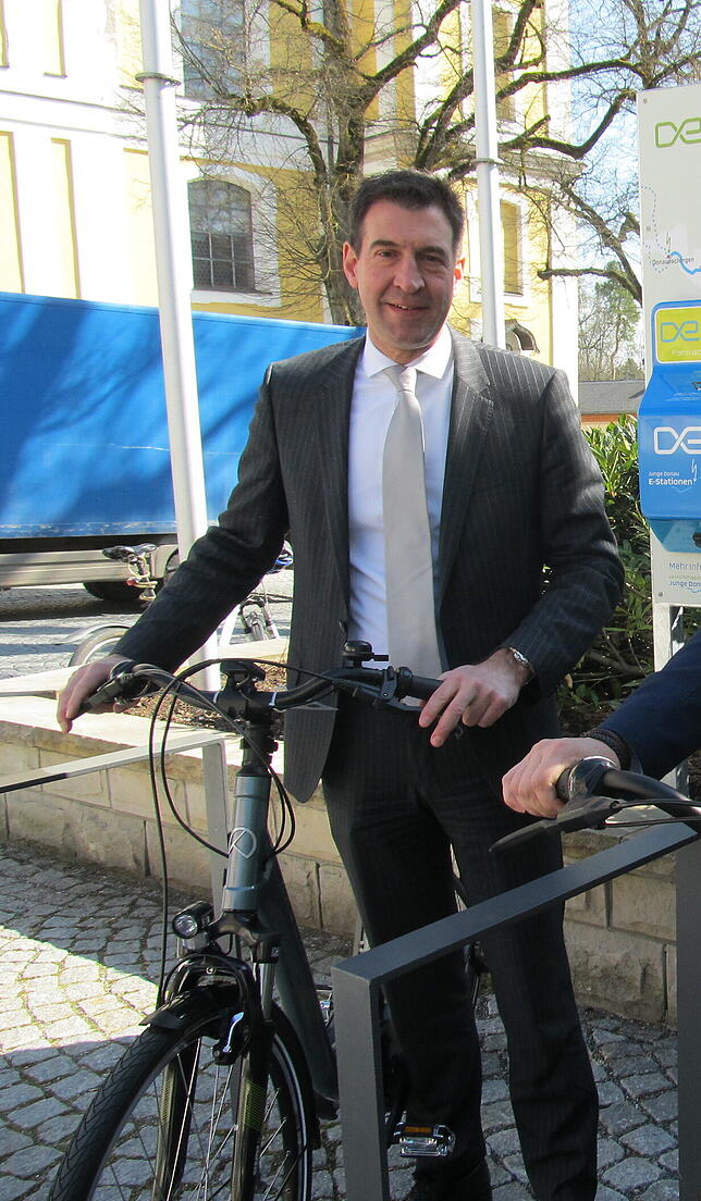 Donaueschingens OB Erik Pauly nutzt mittlerweile nur noch das Fahrrad.