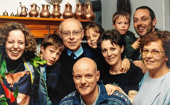 Ein Familienfoto aus glücklichen Tagen (von links): Tochter Nadia, Enkelsohn Elia, Vater Flavio, Sohn Romano, Enkeltochter Chiara, ...
