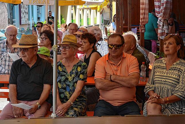 Bild 7: Reges Treiben beim Stadtfest am Samstagabend und Sonntagmorgen