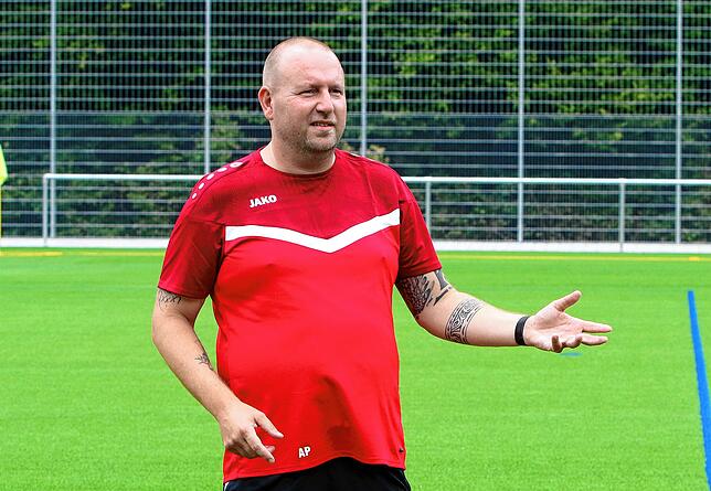 Bild 13: Knackiger Auftakt zwischen SC Pfullendorf II und FC Uhldingen. Wir waren mit der Kamera dabei!