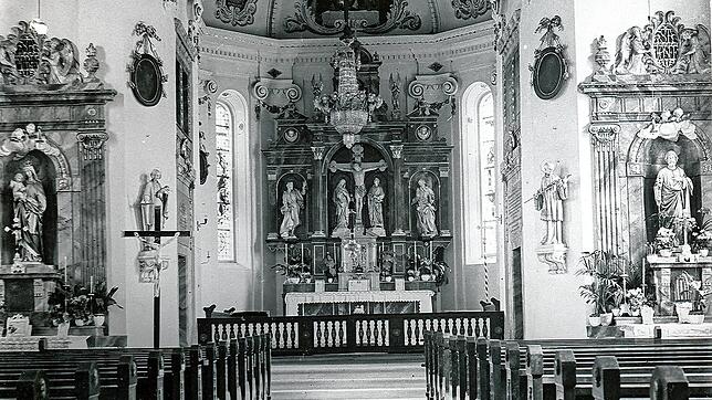 So präsentierte sich das Gotteshaus der Peter-und-Paul-Kirche in Singen im Frühjahr 1945. Bilder der Ostermessen gibt es im Stadtarchiv ...