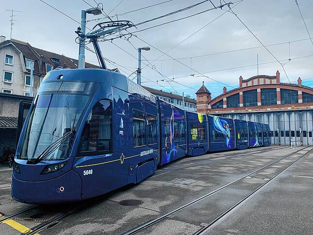 Die neue Roger-Federer-Tram der Basler Verkehrs-Betriebe (BVB).