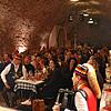 Die Loschore läuten die Alefanz Ordensverleihung ein. Im Gewölbekeller des Schloss Langenstein hat sich die Cumpaney versammelt, um den ...