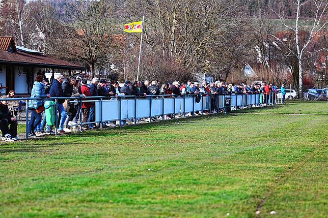Zahlreiche Zuschauer verfolgten die Partie in Geisingen.