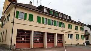 Das alte Feuerwehrhaus in der Kernstadt, fotografiert im August 2024. Schon seit Jahren steht ein Neubau zur Debatte.
