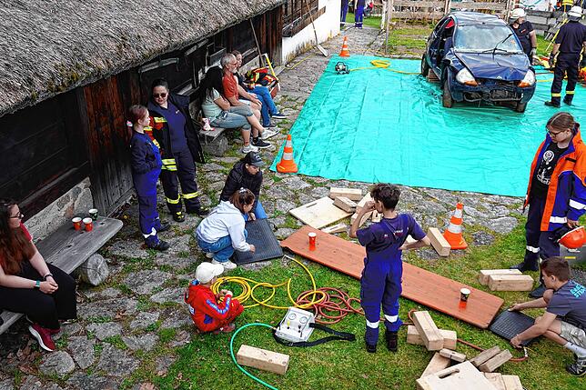 Bild 5: Buntes Programm zur „Langen Nacht der Feuerwehr“