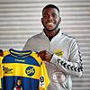 Luis Plymford Foege präsentiert stolz das Trikot der HSG Konstanz. Der 20-Jährige kommt vom TVB Stuttgart an den Bodensee.