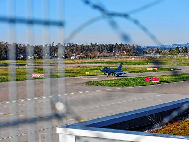 Bild 2: Landung eines Eurofighters am Bodensee Airport: Ein überraschendes Ereignis für alle - Hier die Bilder!