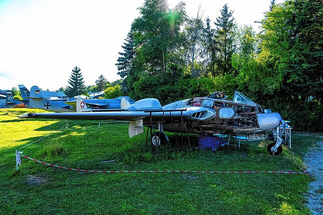 Das ist der Patient, die De Havilland DH.100 Vampire, in die noch viele Stunden Arbeit investiert werden müssen.
