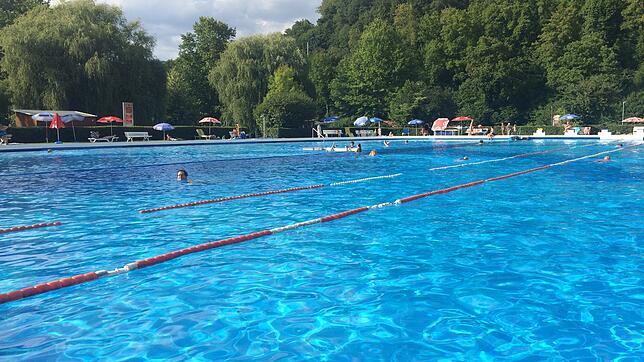 Die Bürger von Waldshut-Tiengen entscheiden am 21. Oktober 2018 mittels Bürgerentscheid darüber, ob das Waldshuter Freibad, wie vom ...
