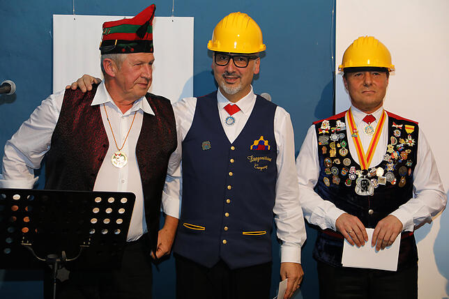 Bild 19: Bilder des Bühnenprogramms der Ordensverleihung auf Schloss Langenstein