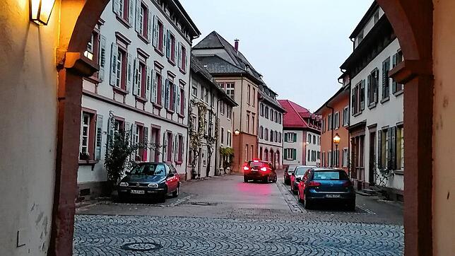 Teile der Verwaltung ziehen in die alte Hebelschule um. Karlheinz Markstahler will den Verkauf stoppen. Bild: Winckelmann