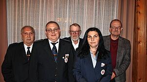 Der Ortsvorsitzende Thomas Grether ehrte Thorsten Grether, Markus Urich und Stefanie Grether. Mit ihnen freut sich ...