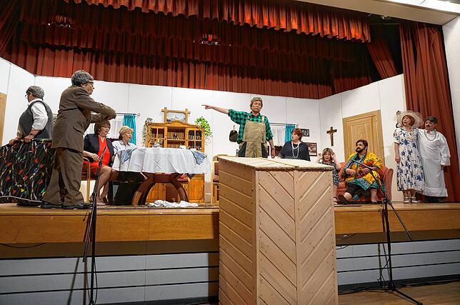 Bild 5: Die Premiere von „Der ledige Bauplatz“ – Ein vergnüglicher Theaterabend in Tiengen