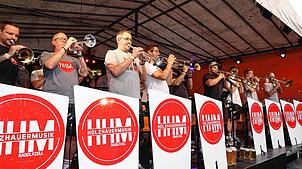 Bild : Feiern am Freitag in Dettingen – Hier gibt‘s die besten Bilder vom Dorffest