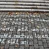 Mit Kreide haben Aktivistinnen von &bdquo;Cat Calls of Konstanz&ldquo; auf den Boden geschrieben, was an diesem Ort in den Morgenstunden ...