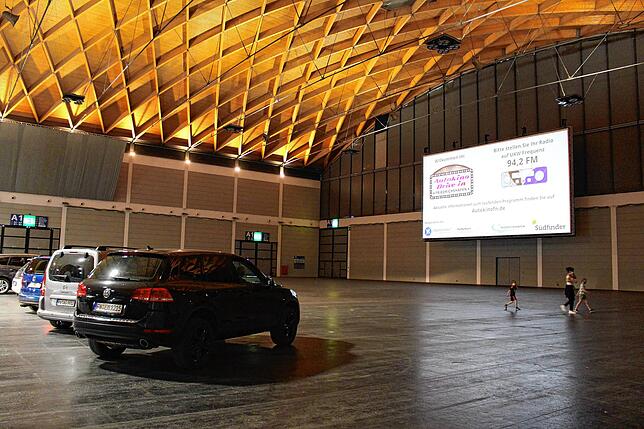 Bild 3: Das &bdquo;psssssst!&ldquo; fällt aus: Im Autokino mit Kindern muss niemand leise sein