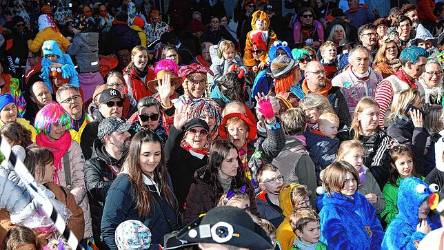 Bild 9: Jetzt geht&lsquo;s um die Wurst! Bilder vom Kaiserbrunnen am Rosenmontag