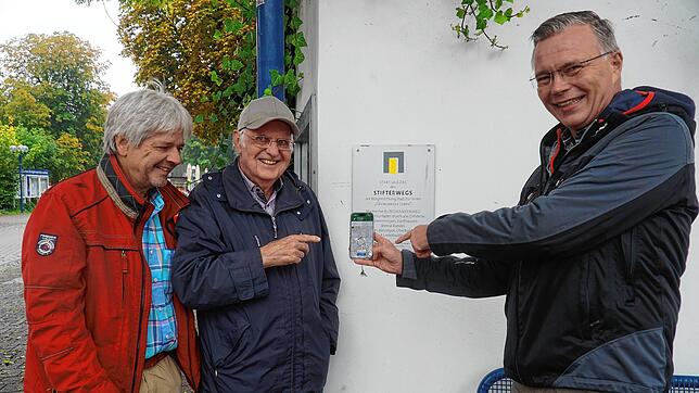 Andreas Nachbaur, Paul Otten und Joachim Limberger (von links) sind sicher, dass die Einbindung des Stifterwegs in die Komoot-App ...
