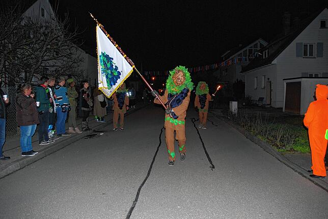 Die Rebfüdle beim traditionellen Nachtumzug in Erzingen.