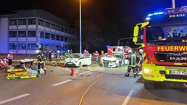 Die Unfallstelle auf der Konstanzer Reichenaustraße. Der Aufprall ging vergleichsweise glimpflich aus.
