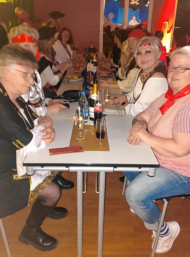Bild 30: Waldshut: Frauen feiern ausgelassen bei der unvergesslichen Frauenfasnacht – Bilder hier!