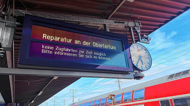 Bild 4: Güterzug entgleist! Auf den Schienen bei Singen geht auch am Mittwochmorgen gar nichts mehr