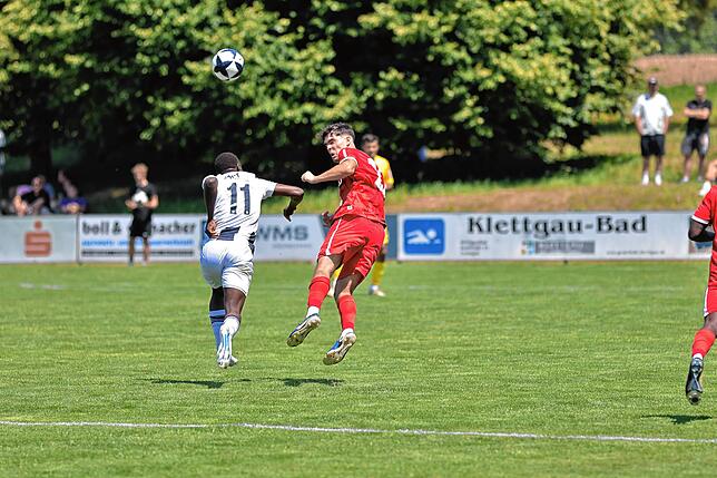 Bild 23: SC Freiburg II gewinnt Test beim FC Erzingen gegen den FC Zürich II mit 6:3 – wir haben Fotos!
