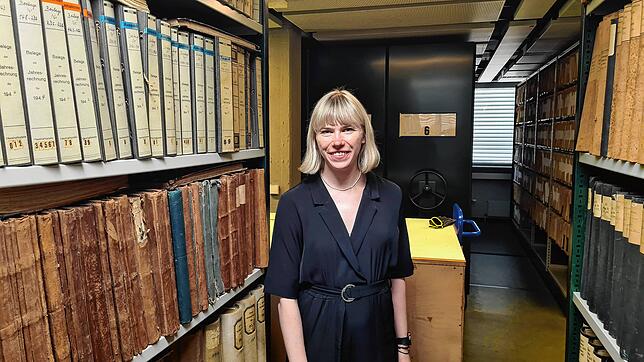 Maribel Bogenschneider leitet das Rheinfelder Stadtarchiv. Der Bestand an Dokumenten beginne etwa ab 1870. Fotos: Stefan Amann