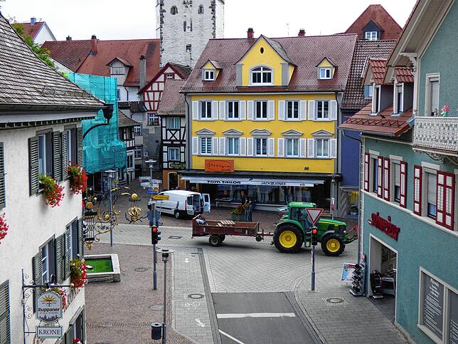 Die Kreuzung Stadtgraben und Hauptstraße mit Blickrichtung Marktstraße und Altstadt. Die Neuordnung der Kreuzung soll den Übergang von ...