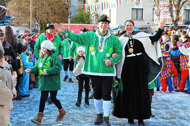 Bild 13: 56 Zünfte am Start beim Kleggau-Narrentreffen - hier die Bilder