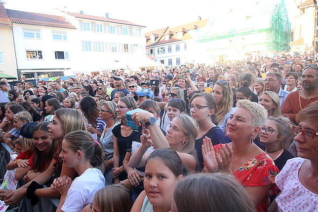 Bild 28: Namika begeistert 1800 Fans in Markdorf. Wir haben alle Bilder