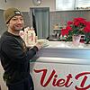 Dennis Ho hat auch in schweren Zeiten für die Gastronomie den Neuanfang gewagt und mit dem &bdquo;Viet Deli&ldquo; den ersten Pho-Imbiss ...