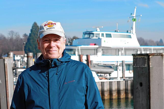 Am und auf dem Wasser kennt Uwe Deß sich gut aus. Der 63-Jährige steuert die großen Schiffe über den Bodensee und führt Gäste durch die ...