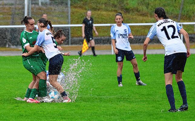 Bild 4: Wasserschlacht im Hegau! HFV verliert umkämpfte DFB-Pokal-Partie – wir haben die besten Bilder