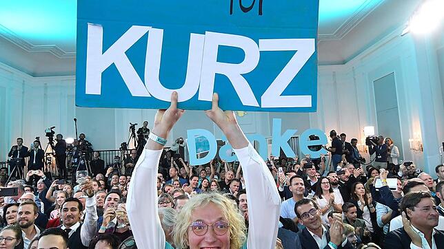 Jubel bei den Unterstützern von Österreichs Kanzler Sebastian Kurz. Bild: AFP