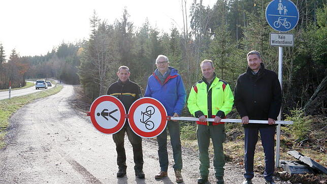 Die Verbotsschilder haben am Fuß- und Radweg zwischen dem Villinger Kurgebiet und der Gemeinde Mönchweiler ausgedient, die Sanierung ist ...