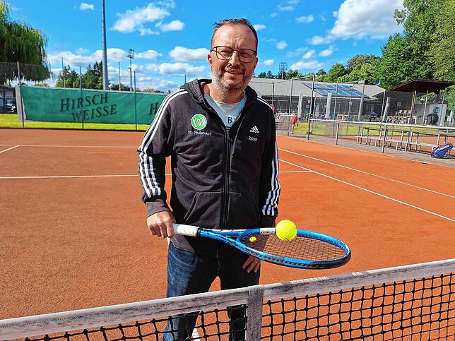 Rainer Hummel, Vorsitzender des TC Pfullendorf, hat mit dem SÜDKURIER vereinbart, dass vier Gewinner einen kostenlosten Tennisunterricht ...