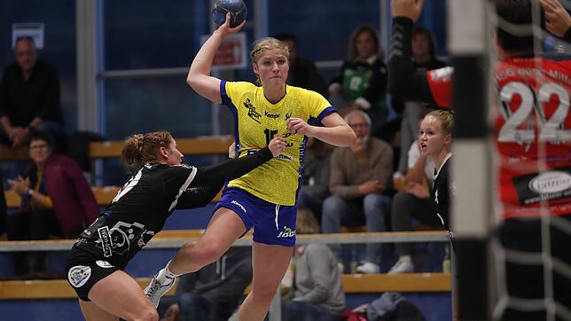 Franziska Höppe (am Ball, hier im Spiel gegen die HSG Würm Mitte).