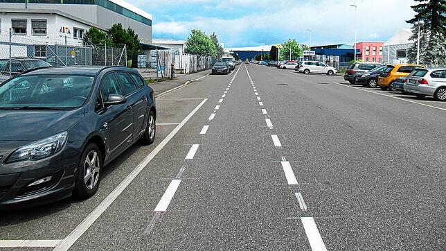 Der Schutzstreifen in der Werner-von-Siemens-Straße macht das Radeln sicherer.