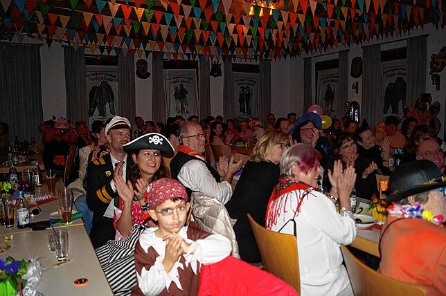 Der Stettheimer Festsaal ist gut gefüllt.