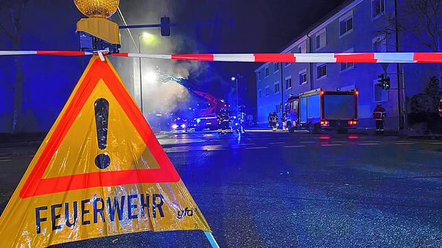 Kein Durchkommen mehr: Am Sonntag ist es gegen 18.15 Uhr zu einem Großeinsatz von Rettungskräften und Feuerwehr in der ...