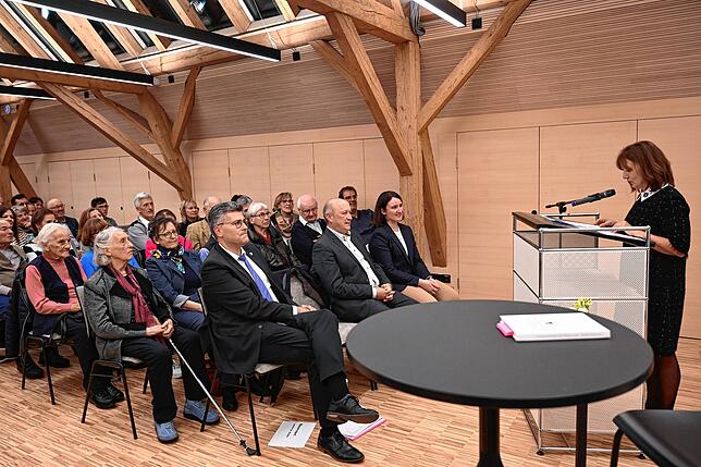 Autorin Susanna Heim bei Ihrer Ansprache zur Präsentation ihres Buches: „Mein Vater, der Bürgermeister – Erinnerungen an Bertold ...