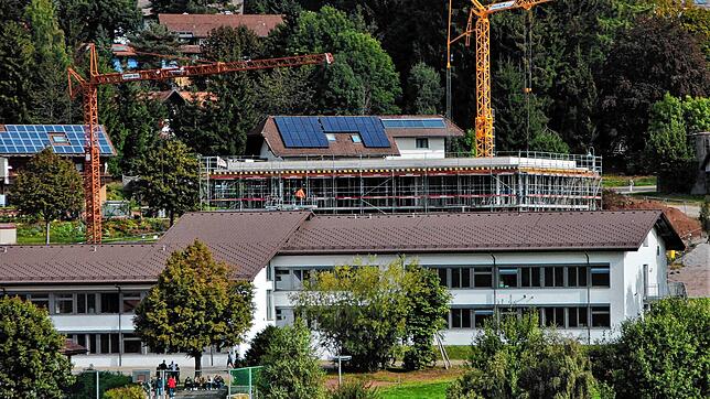 Der Neubau der Gemeinschaftsschule verzögert sich. Aktuell stehen im noch die Stützen für die Betonschalung der Deckenplatte. ...
