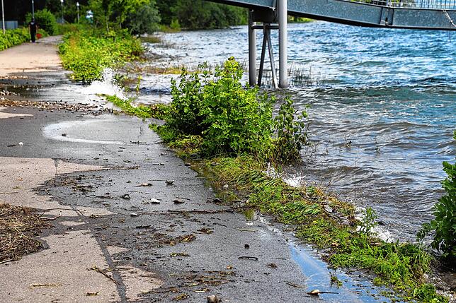 Bild 25: Hochwasser am Bodensee: Wasserstand vor Konstanz erneut über fünf Metern