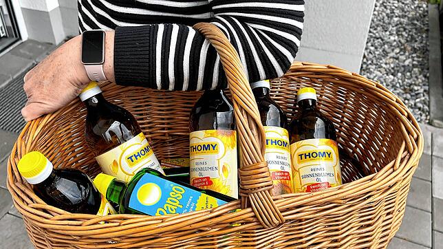 (Symbolbild) Sonnenblumenöl, mancherorts einer der Mangelartikel der vergangenen Wochen. Dabei gibt es nicht wenige Menschen, die es nie ...