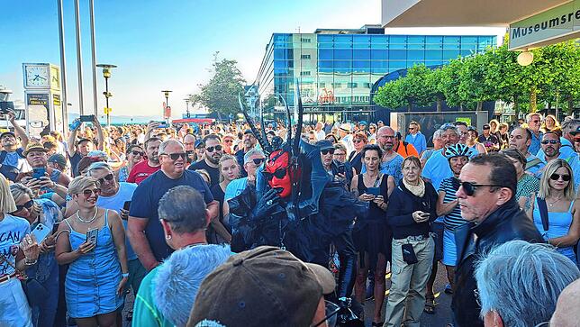 Bild 5: Torture Ship: Bilder vom Boarding in Friedrichshafen