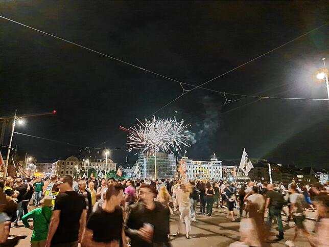 Bild 29: Basel lässt es krachen! Die schönsten Bilder des Feuerwerks am Rhein