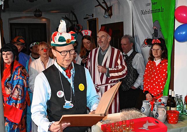 Bild 11: Das Nebelmännle ist da! Bilder vom närrischen Treiben in Schloss Bodman